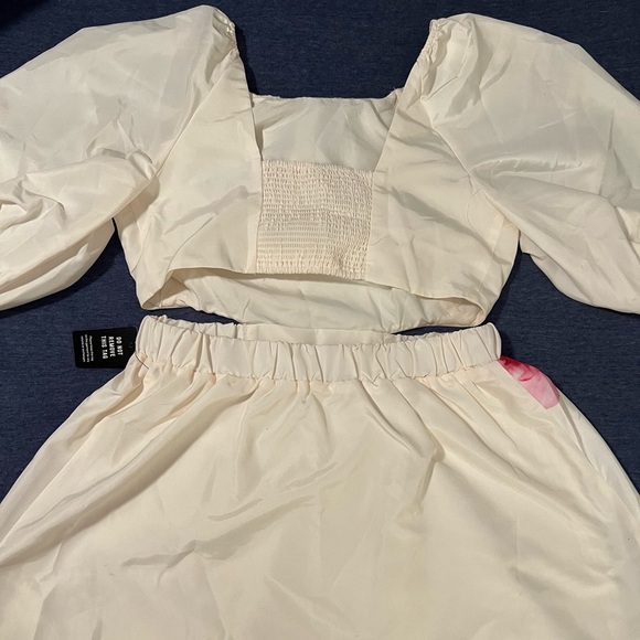 Express Floral Puff Sleeve Cutout Dress - Picture 4 of 6